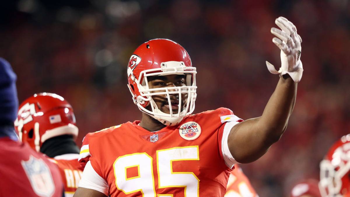 Allerdings haben sich die Chiefs mit Frank Clark (13 Sacks) von den Seahawks und Alex Okafor (4 Sacks) von den Saints zwei gute, neue Defensive Ends ins Team geholt. Und mit Chris Jones (Bild/ebenfalls Defensive End) haben die Chiefs den Spieler mit den meisten Sacks (15,5) ohnehin behalten