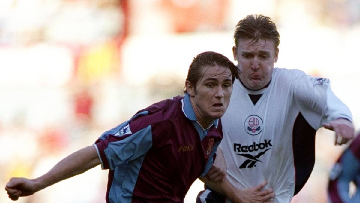 Lampards Aufstieg zu einem der besten und torgefährlichsten defensiven Mittelfeldspieler seiner Zeit beginnt bei West Ham United, wo sein Vater als Co-Trainer arbeitet. Trainer ist Franks Onkel Onkel Harry Redknapp. 1995 unterschreibt er seinen ersten Profivertrag. Nach einer Ausleihe an Drittligist Swansea City gibt er am 31. Januar 1996 sein Debüt in der Premier League für West Ham