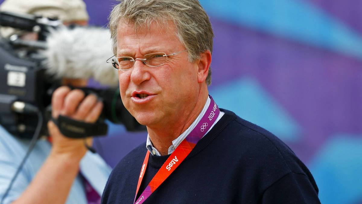 Auch beim Triumph der deutschen Dressurequippe dreht der mittlerweile 56-Jährige richtig auf: "Heute Nacht kann ich nicht schlafen. Und wenn ich einschlafe, träume ich jeden deutschen Ritt noch mal"