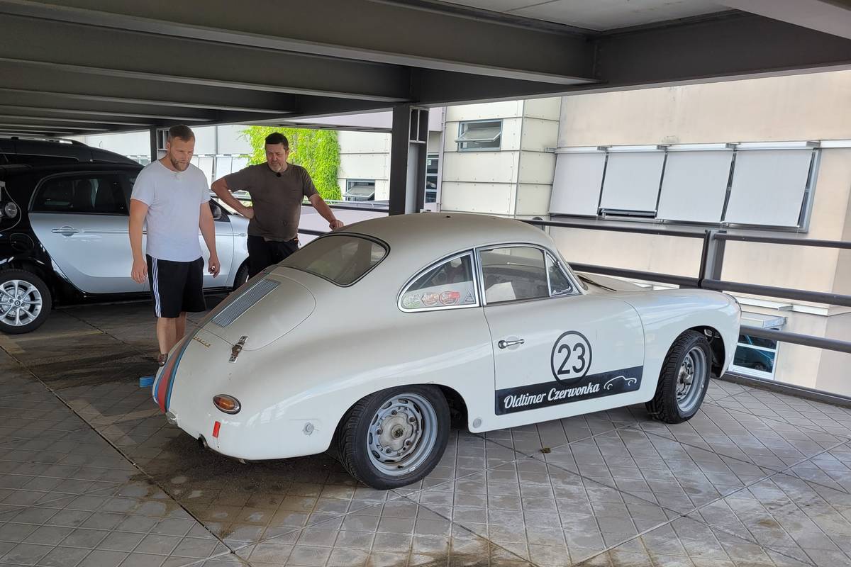 Ein ikonischer 911 Targa mit atemberaubender Geschichte und ein früher Porsche 356 stehen auf Enricos Shoppingliste, während Willi und John kurz vor Feierabend noch einen lilafarbenen 7er BMW checken. Lohnt sich der Trip zum Luxusschlitten oder pokert Enrico mit dem Bayer zu hoch?