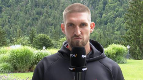SPORT1 interviewte Robert Andrich im Sommertrainingslager 2023 bei Bayer Leverkusen. Im "Entweder... oder" träumte er von der Nationalmannschaft, für die er nun berufen wurde.