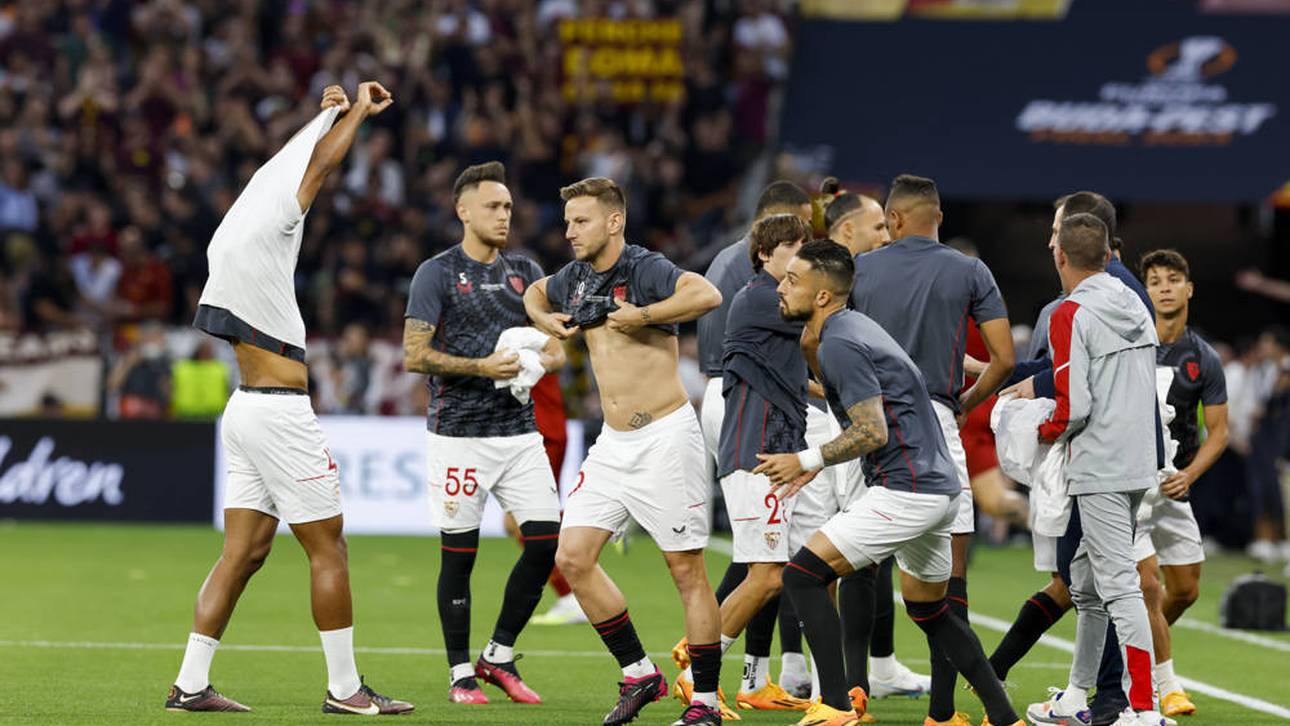 Sevilla-Profis mit besonderer Geste