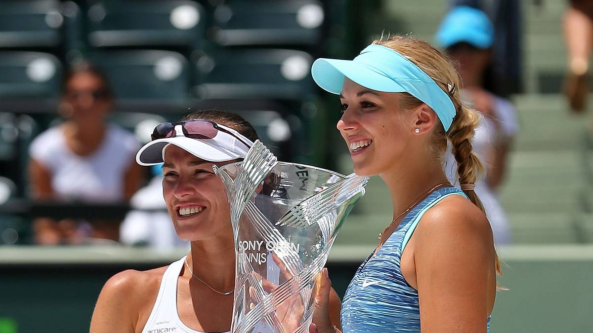 Hingis war vom Trainerjob allein nicht ausgefüllt, spielte auch als Doppelpartnerin Lisickis - und fand so großen Gefallen daran, dass sie nur noch Doppel spielen wollte. Erst Ende 2017 beendete Hingis ihre Karriere mit 37 Jahren endgültig
