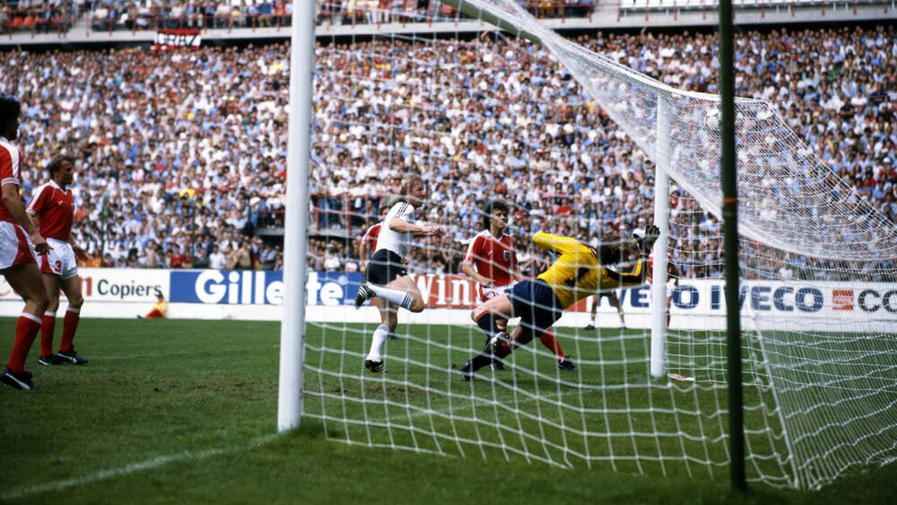 Horst Hrubesch erzielt das 1:0 für Deutschland in Gijon