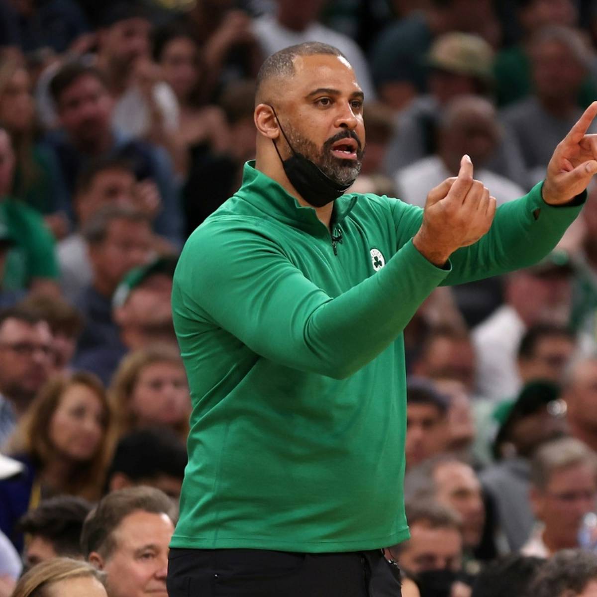 Die Boston Celtics suspendieren Cheftrainer Ime Udoka für die gesamte NBA-Saison - wegen „Verstößen gegen die Teamrichtlinien“.
