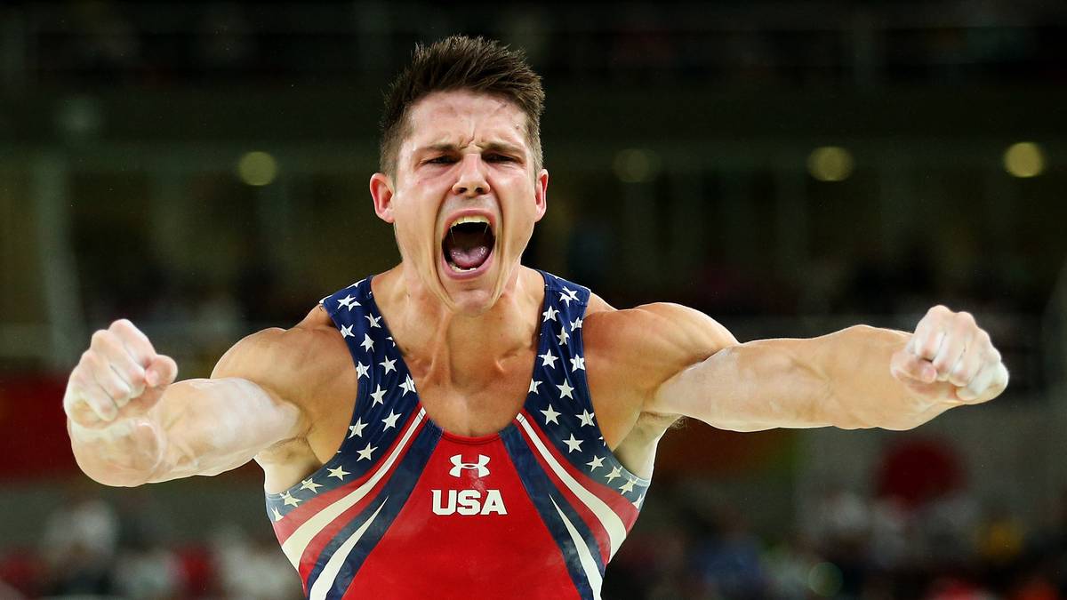 Turner Christopher Brooks schreit seine Freude über eine gelungene Übung heraus