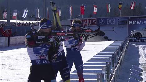 Die deutsche Männerstaffel erleidet beim Biathlon-Weltcup in Hochfilzen frühzeitig einen Rückschlag, kämpft sich aber wieder nach vorne. Im letzten Schießen fällt die Entscheidung über einen Podestplatz.