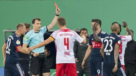 Schiedsrichter Felix Zwayer lag im Pokalspiel zwischen Leipzig und Bayern einige Male daneben 
