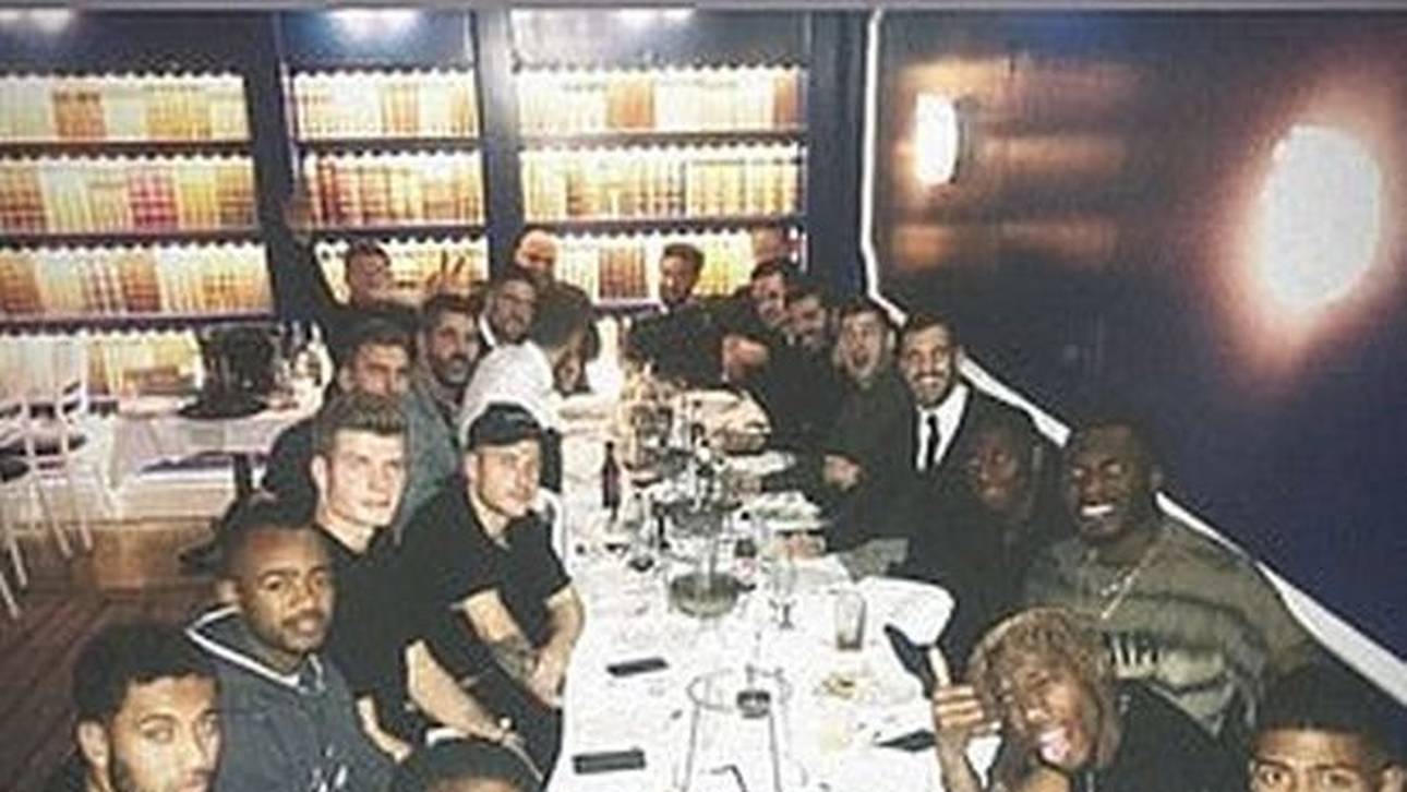 FA ermittelt wegen Hitlergruß