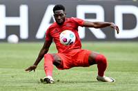 Bei der Copa América wird Alphonso Davies zur tragischen Figur. Wie geht es weiter mit dem jungen Linksverteidiger? Seine langfristige Zukunft in München ist unklar, doch der Plan des FC Bayern für die nahe Zukunft steht.