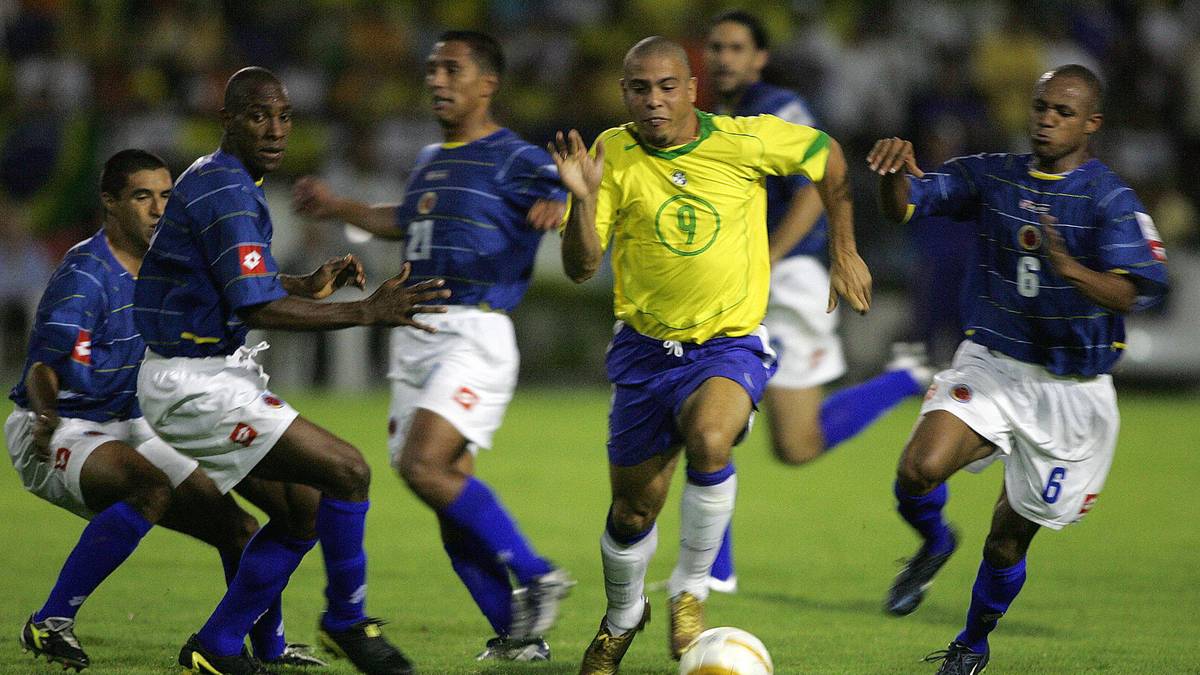 Wie Ronaldinho wurde Ronaldo 2002 Weltmeister, konnte jedoch bereits 1994 erstmals den WM-Pokal in den Himmel heben