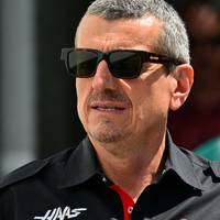 Günther Steiner kommt nach seiner harschen Kritik an den Leistungen der Rennkommissare mit einer Verwarnung davon.