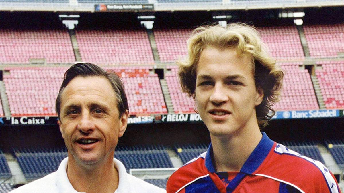 JORDI CRUYFF: Nicht nur der berühmte Vater macht Jordi Cruyff zu einem perspektivreichen Spieler. Vater Johan befördert den Sohnemann als Trainer bereits 1992 zum Profi. Der 18-Jährige weckt zunächst Hoffnungen, kann die Erwartungen aber nie erfüllen. Seine Alimente verdient er in der Ukraine und auf Malta. Heute ist Cruyff Sportdirektor bei Maccabi Tel Aviv  
