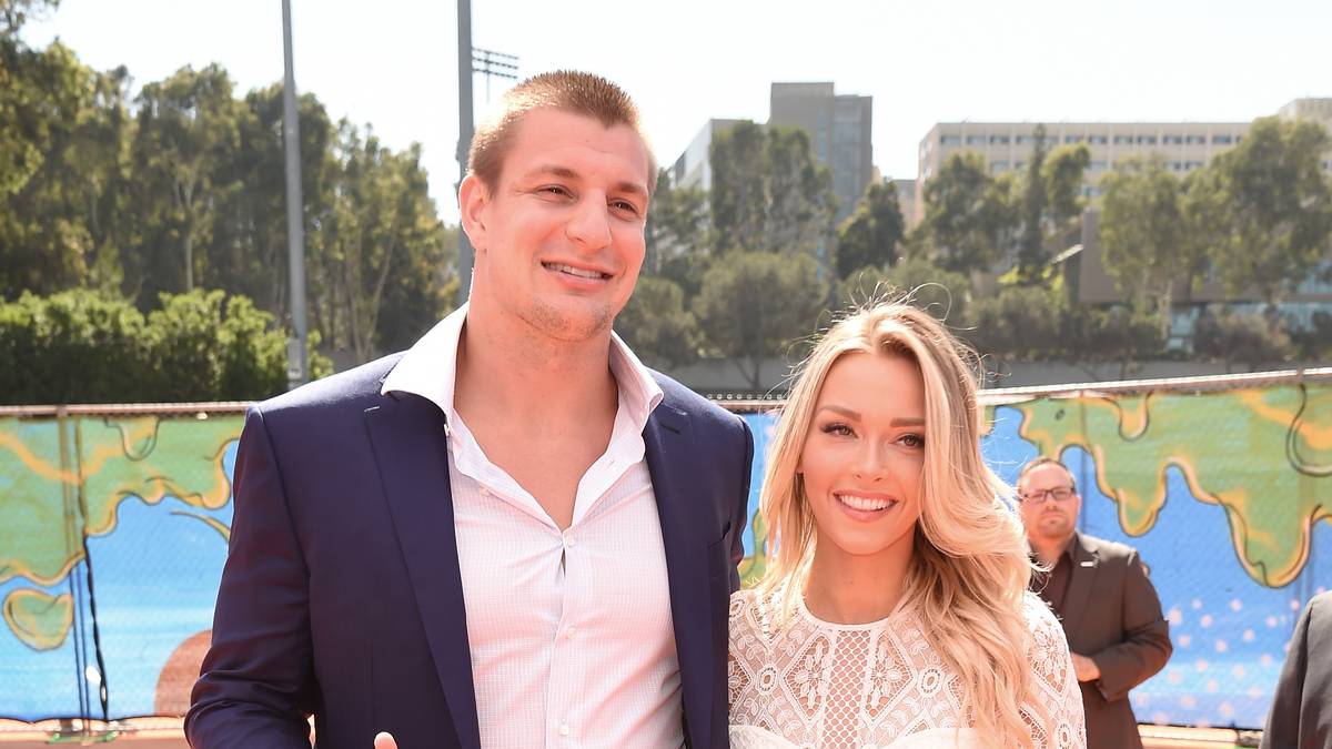 Auch privat hat Gronkowski sein Glück gefunden und ist seit 2015 in einer Beziehung mit Moderatorin und Model Camille Kostek
