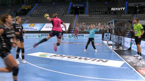 Souveräner Erfolg im Schwaben-Derby - die SG BBM Bietigheim gewinnt gegen TuS Metzingen und darf vom ersten Pokalsieg der Vereinsgeschichte träumen. Die Highlights des Halbfinals!