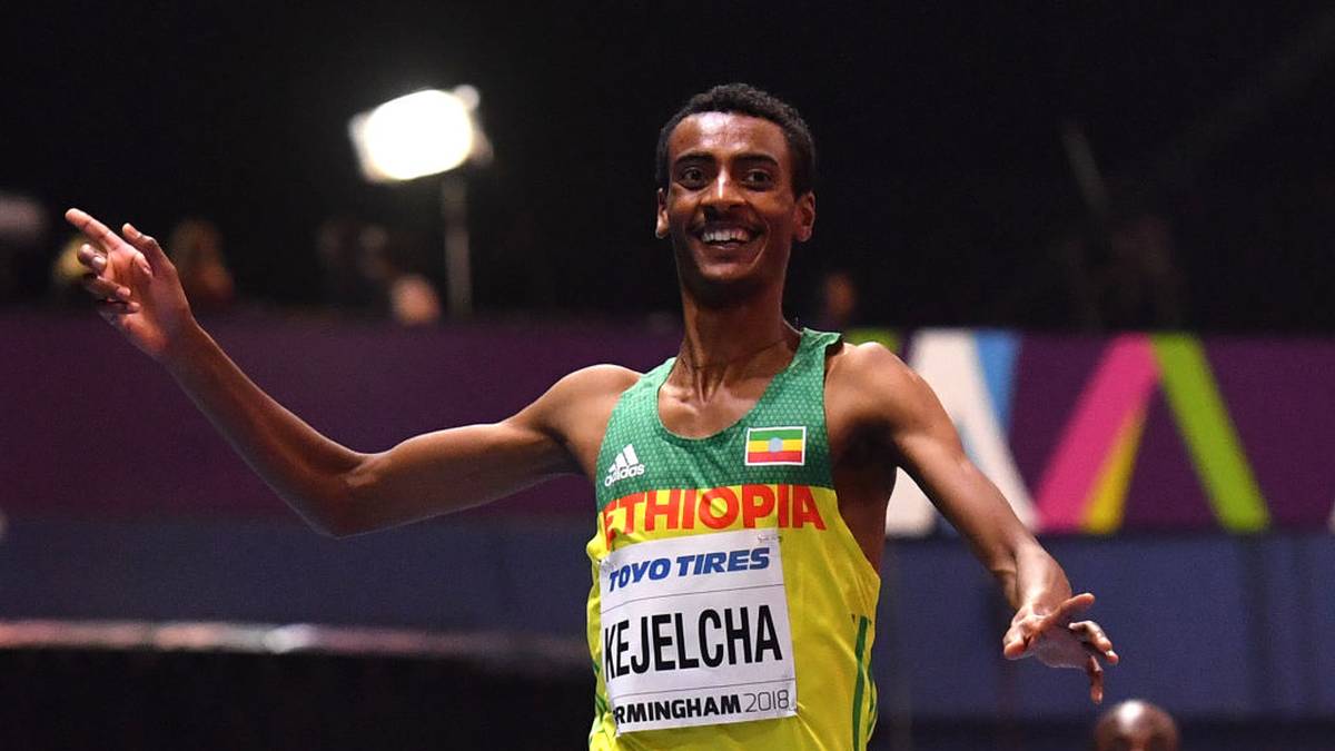 YOMIF KEJELCHA (20/Äthiopien): Könnte in die Fußstapfen von Mo Farah treten. Schon im Alter von 15 Jahren beeindruckte der Äthiopier mit Weltklassezeiten. Verzichtete bei der WM in Doha auf die 5000 Meter, um sich auf die doppelte Strecke zu konzentrieren. Geht der Plan auf, könnte Kejelcha dann seinen ersten WM-Titel bei den Erwachsenen holen