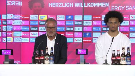 Bei der Präsentation von Leroy Sané schwärmt Bayerns Vorstandsboss von dessen Trainingsleistungen. Allerdings stand der Nationalspieler noch gar nicht auf dem Platz.
