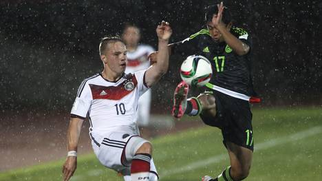 Die deutsche U17 um Niklas Schmidt (l.) verpasst gegen Mexiko den Gruppensieg