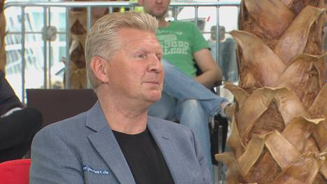 Stefan Effenberg weist auf mögliche Probleme hin, die Julian Nagelsmann blühen könnten, sollte er die falsche Herangehensweise in der Zusammenarbeit mit den Bayern-Stars wählen.