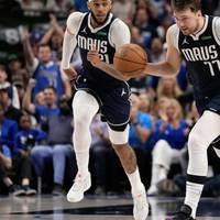 Trotz Sorgen um Basketball-Superstar Luka Doncic haben die Dallas Mavericks in den Play-offs der NBA ihren zweiten Sieg eingefahren.