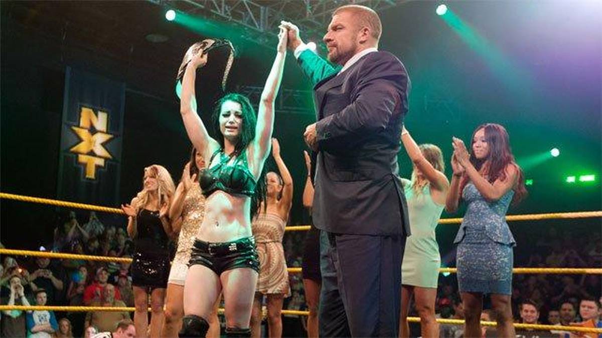 Die junge Britin eroberte WWE im Sturm: Als "Anti-Diva" gewann sie mit ihrer natürlichen Art die Fans schnell für sich - und verdiente sich mit ihren Leistungen auch schnell den Lohn: Bei der Entwicklungsliga NXT wurde sie zum ersten Damen-Champion