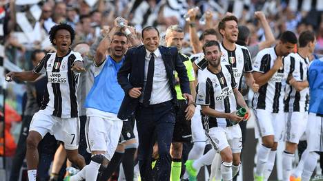 Juventus Turin feiert mit Coach Massimiliano Allegri den nächsten Titel