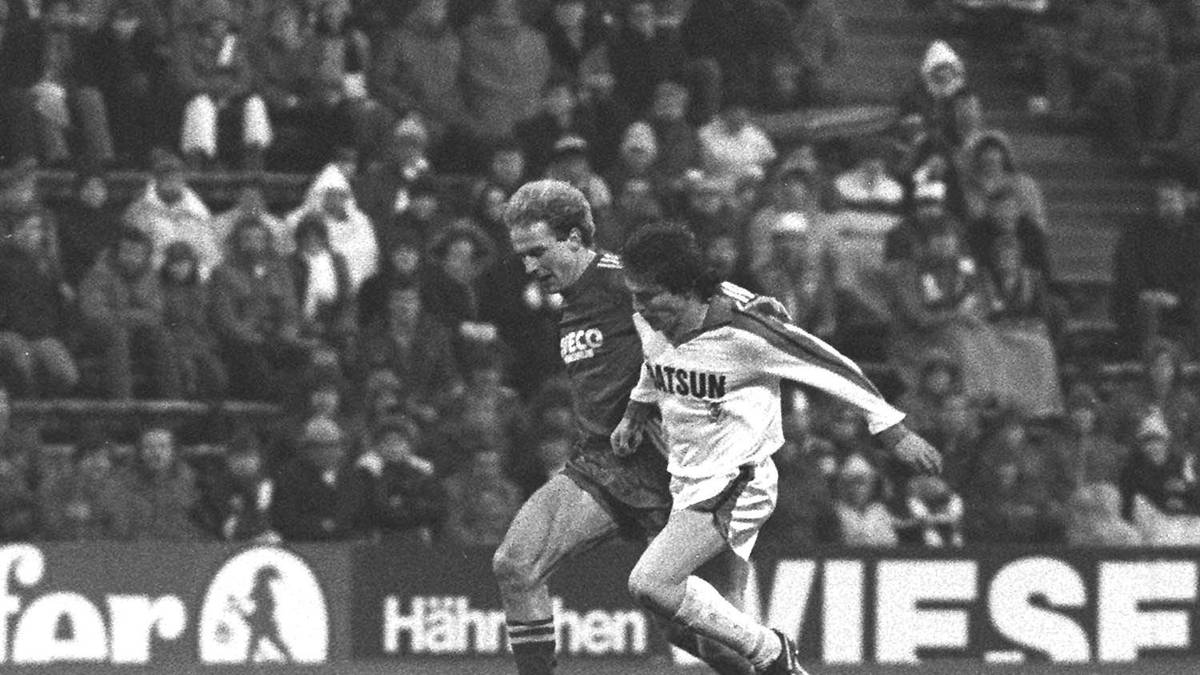 1981: KARL-HEINZ RUMMENIGGE (Deutschland/Bayern München): Es läuft beinahe wie im Jahr davor, wieder wird Rummenigge mit den Bayern Meister und Torschützenkönig, außerdem ist er mit sechs Treffern auch erfolgreichster Schütze im Europapokal. Allerdings scheitern die Münchner im Halbfinale an Liverpool