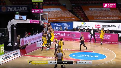  Beim BBL-Finalturnier trennen sich Ulm und Ludwigsburg im ersten Halbfinale mit einem historischen Remis. Der Bayern-Bezwinger verspielt dabei einen Vorsprung.