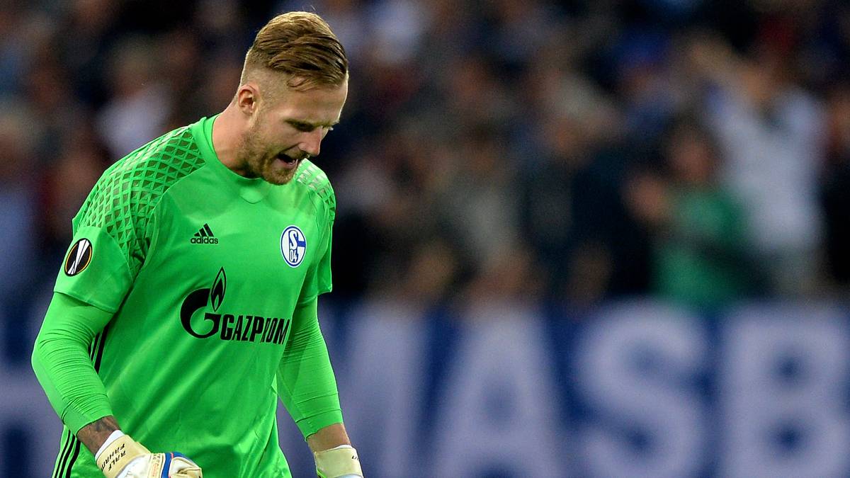 2016/'17 – RALF FÄHRMANN: Fährmann kassierte in 34 Bundesliga-Spielen 30 Gegentore. In der Europa League und im DFB-Pokal ging es bis ins Viertelfinale