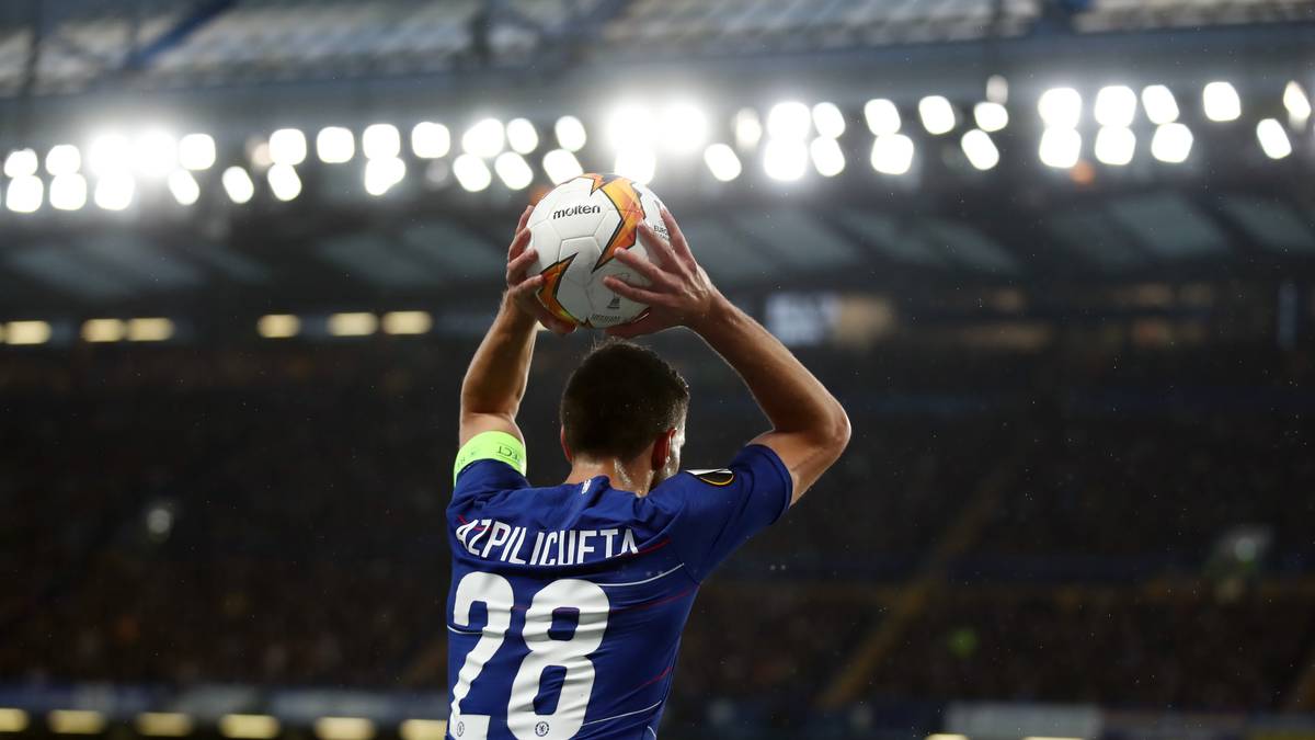 ABWEHR - CÉSAR AZPILICUETA (FC Chelsea): Kapitän und Mr. Zuverlässig. "Azpi" bestritt alle 38 Spiele der Premier-League-Saison und beackert seine rechte Seite unermüdlich. Einer der wichtigsten Spieler für das Team