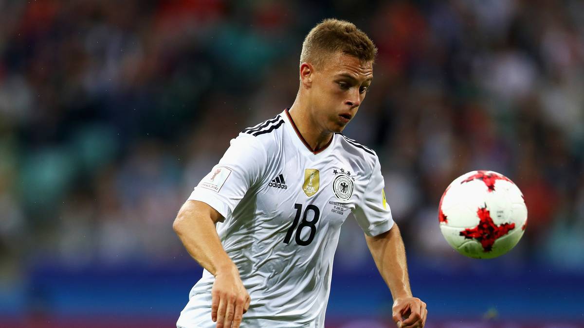JOSHUA KIMMICH: Vorgerückt auf die rechte Mittelfeldposition gab er sich defensiv alle Mühe, Ginter zu unterstützen. Immer anspielbar, abgeklärt, verlässlich. Sein Kopfball (17.) war für Johnny Herrera eine leichte Beute. Im Spiel nach vorne nicht so wirkungsvoll wie zuletzt. Auch weil ihn Beausejour notbremsenverdächtig stoppte, als er durchgestartet war (79.). SPORT1-Note: 3