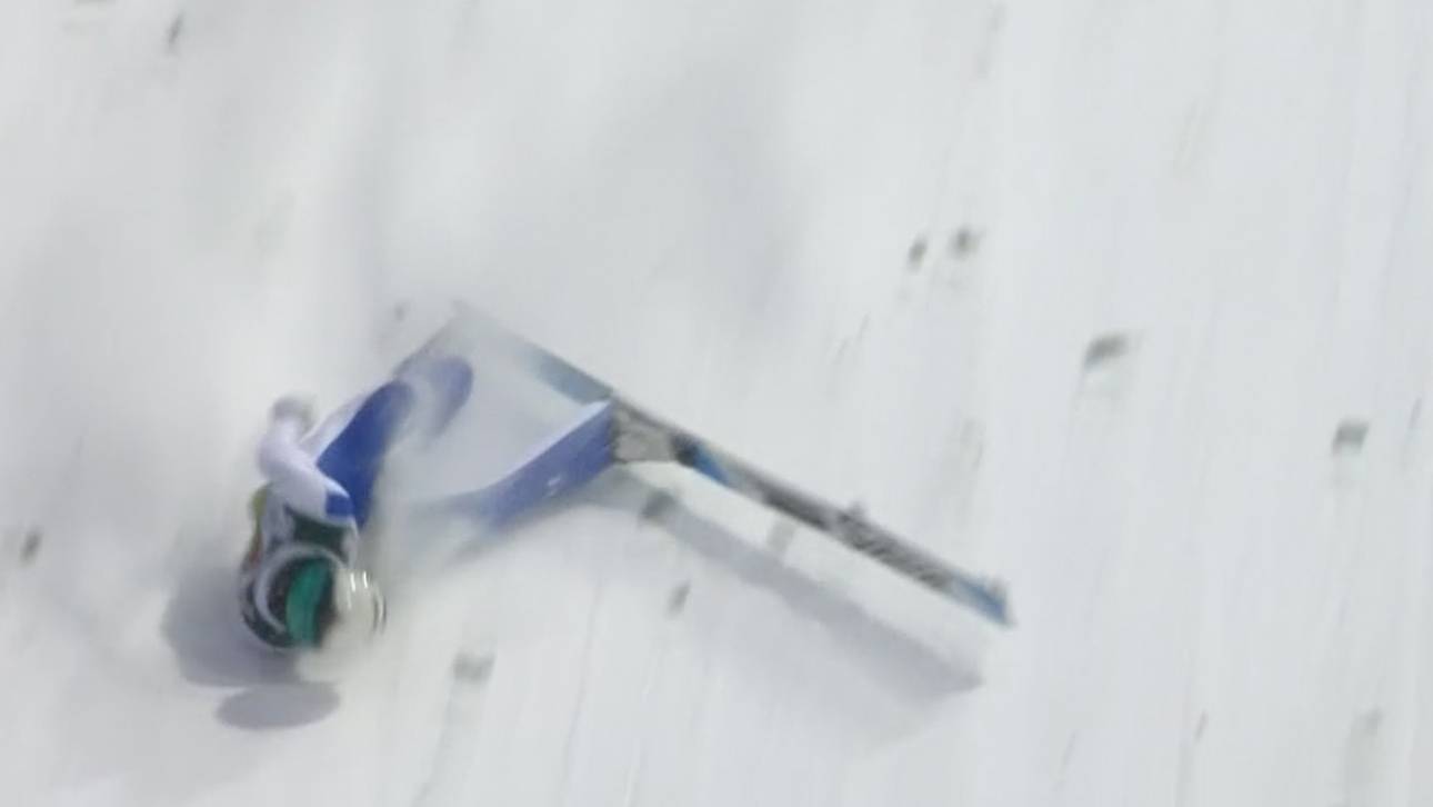 Schlimmer Sturz von Skisprung-Star