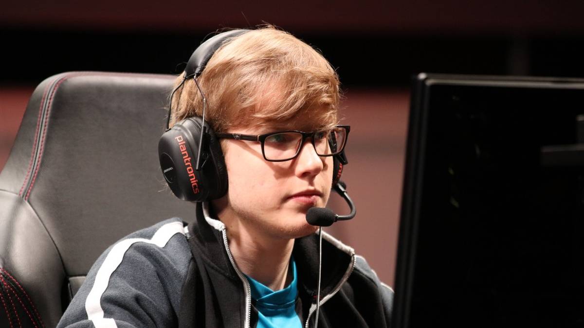 Maurice “Amazing” Stückenschneider spielte in seinen vier Jahren als Profispieler bereits in mehreren Top-Teams. Zuletzt erreichte er im Herbst 2015 zusammen mit Origen das League of Legends-WM-Halbfinale. 