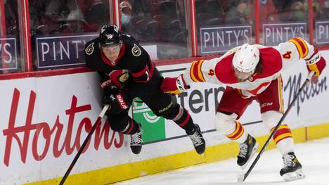 Tim Stützle (l.) und die Ottawa Senators feierten einen Sieg über die Calgary Flames