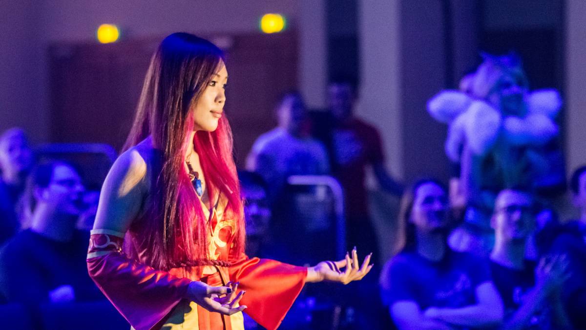 Seit dem neuesten Patch ist Feuer eine viel größere Gefahr geworden. Denn die verstärkte "Lina" setzt dieses Element für ihre Angriffe ein. Frankfurt kann sich glücklich schätzen, dass diese "Lina" sich zurückhält