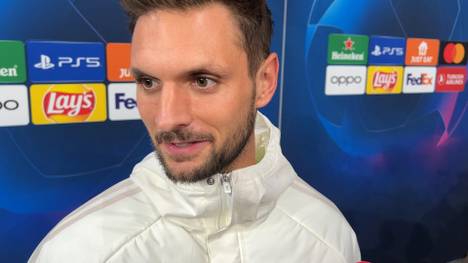 Nach dem späten Bayern-Siegtor in Kopenhagen durch Mathys Tel hebt Sven Ulreich den Vorbereiter heraus: Thomas Müller.