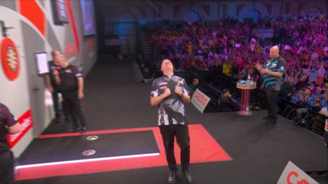 Chris Dobey steht nach einem 4:2-Sieg gegen Rob Cross im Viertelfinale der Darts-WM. Mit einem 170er-Finish im vierten Satz sorgt er für das Highlight des Spiels.