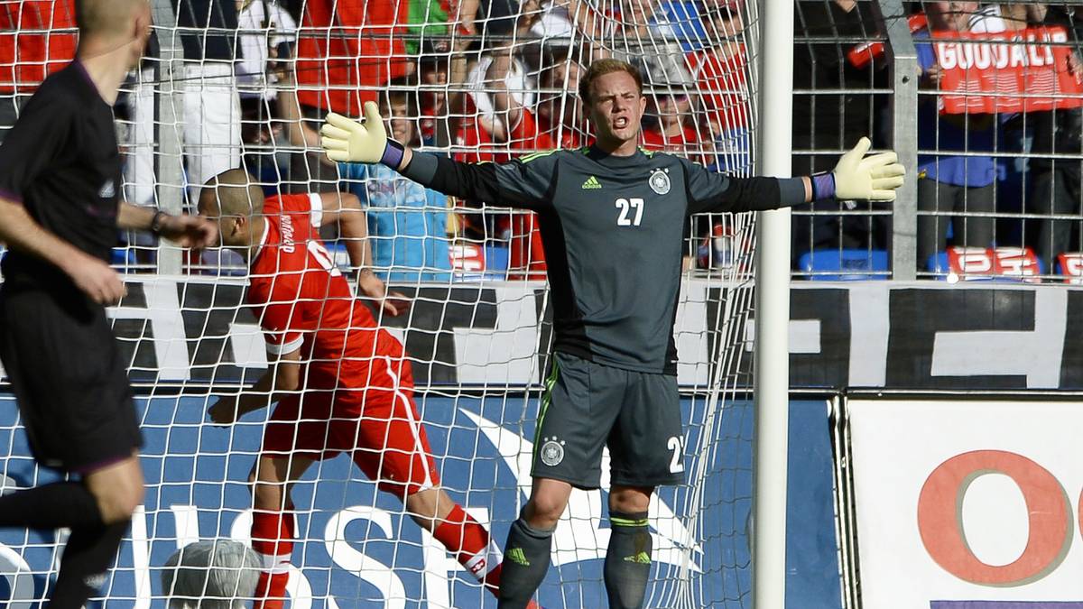 Es ist der erste Sieg der Eidgenossen gegen den Nachbarn nach 56 Jahren Wartezeit. Im deutschen Tor feiert Marc-Andre ter Stegen sein Debüt im Nationaldress - und patzt prompt beim vierten Gegentreffer