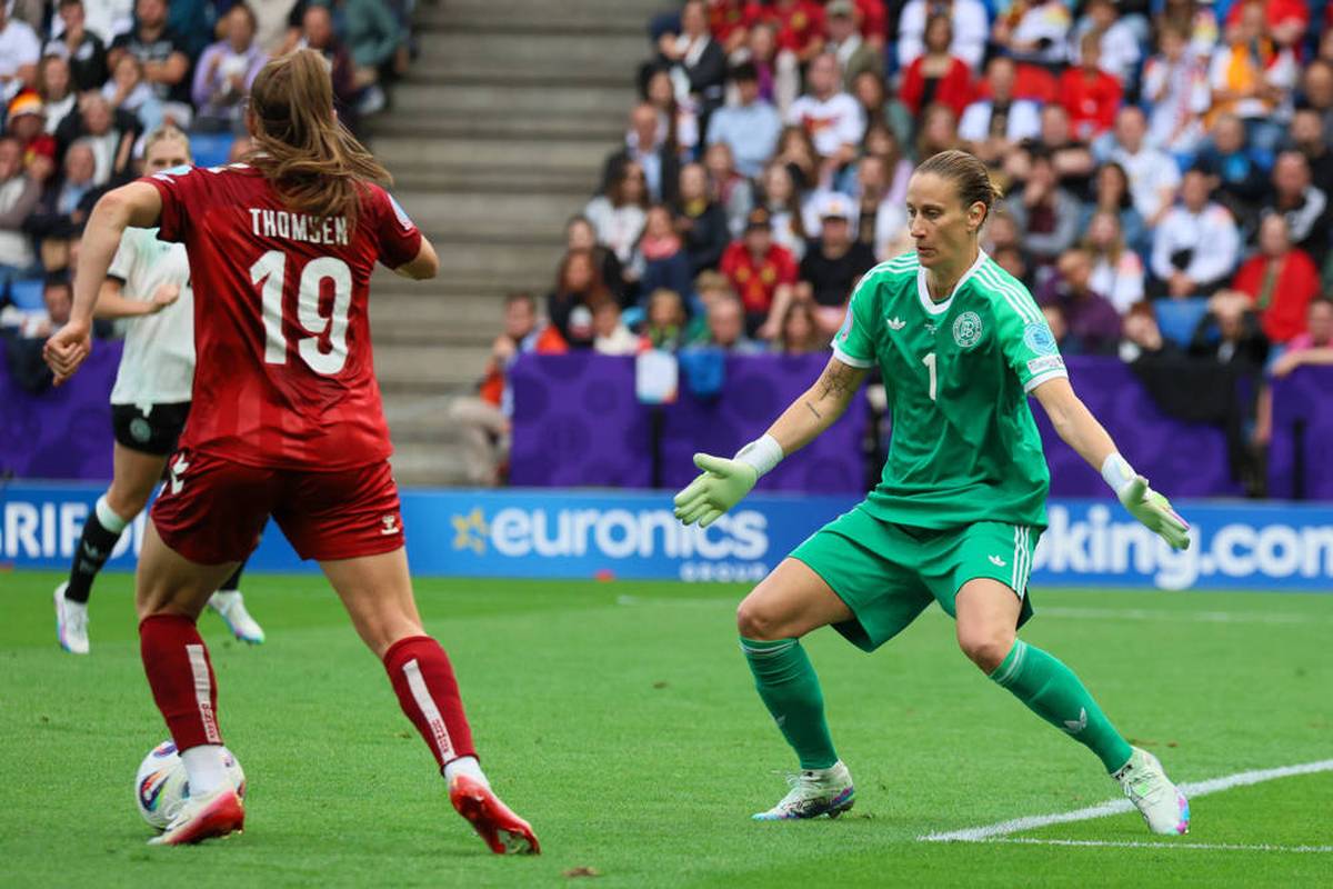 Wie sieht Bayern-Sportdirektorin Bianca Rech den Zwist zwischen DFB-Keeper Ann-Katrin Berger und dem Trainer Christian Wück? Bei SPORT1 verrät sie es. 