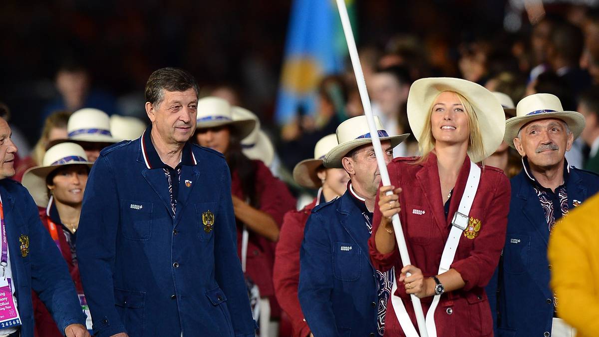 Bei den Olympischen Spielen 2012 ist sie Fahnenträgerin der russischen Delegation. Den Sieg im Einzel verpasst sie gegen Serena Williams erst im Finale
