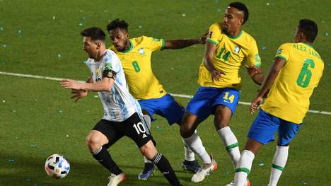 Argentinien um Lionel Messi (l.) kam in der WM-Quali gegen Brasilien zu einer Nullnummer