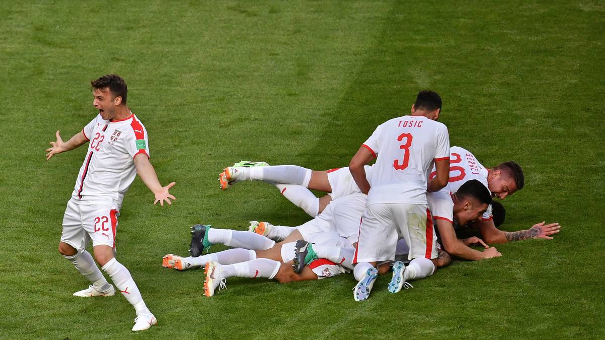 SERBIEN - Serbien qualifizierte sich noch nie als eigenes Land für eine EM-Endrunde. Bei der WM 2018 wurde das Achtelfinale knapp verpasst
