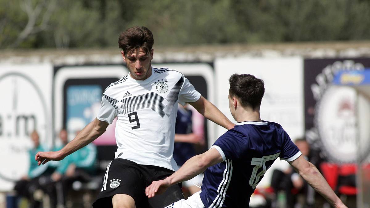 LEON DAJAKU: Sorgte mit seinem Doppelpack gegen Serbien für großen Jubel beim DFB-Team. Der Teamkollege von Lockl glänzt auch beim VfB als Tormaschine: In 22 Spielen traf er 18-mal