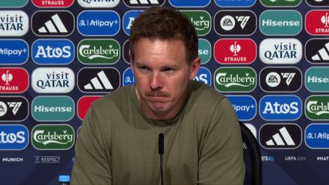 Beim Nations-League-Halbfinale gegen Portugal feiert Nick Woltemade nicht nur sein Debüt für die deutsche Nationalmannschaft, er steht sogar in der Startelf. Auf der Pressekonferenz zieht Bundestrainer Julian Nagelsmann sein Fazit zum ersten A-Länderspiel des Stürmers.