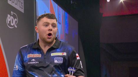 Das Duell der beiden Youngster zwischen Josh Rock und Callan Rydz geht mit 3:0 an Rock. Er steht nun bei seiner ersten WM Teilnahem in Runde drei.