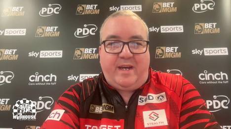 Stephen Bunting ist aktuell in der Premier League of Darts noch ohne Punkte auf dem letzten Tabellenplatz. Was ihm allerdings Hoffnung und Mut macht, erzählt er in der neusten Madhouse-Folge.