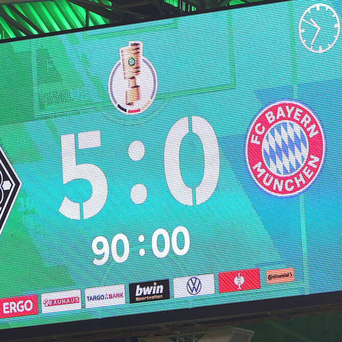 Die Fußballfans freuen sich in einer Umfrage über das Pokal-Aus des FC Bayern. Sie wollen, dass 1860 oder der KSC den Titel holen - glauben aber an den BVB.