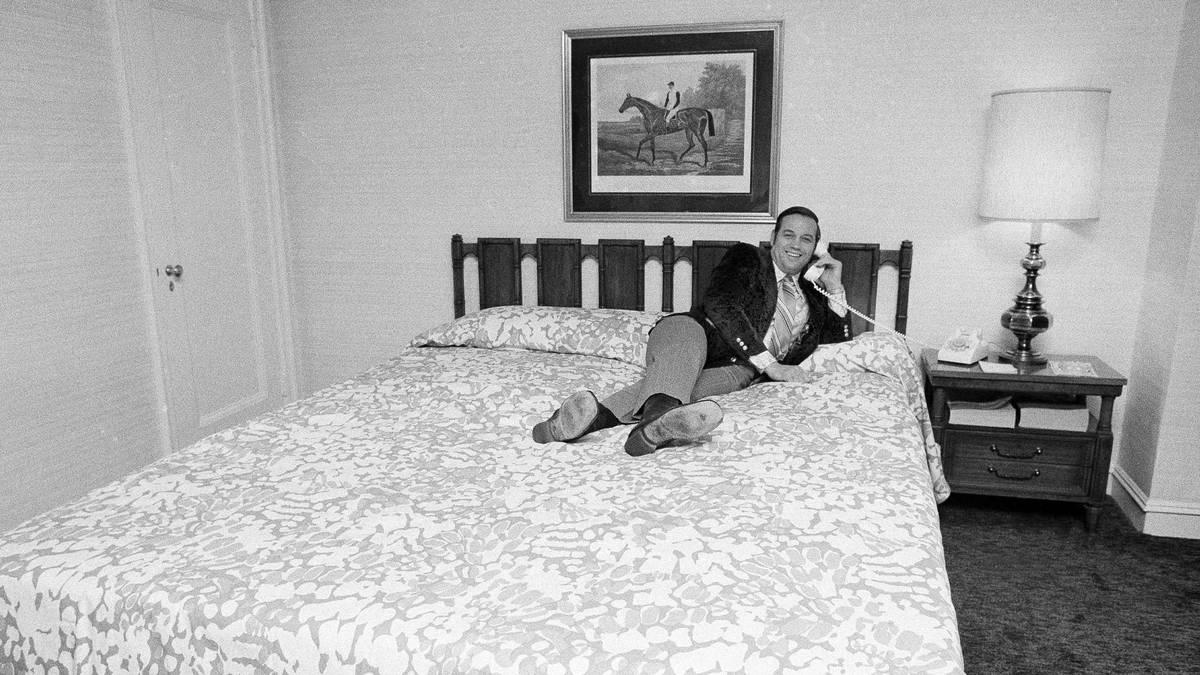 "Wilt the Stilt" ist so etwas wie der erste Super-Promi der NBA-Historie. Eine Hotelkette wirbt damals mit einem extragroßen Bett, das speziell für Chamberlain und seine Bedürfnisse entworfen wurde