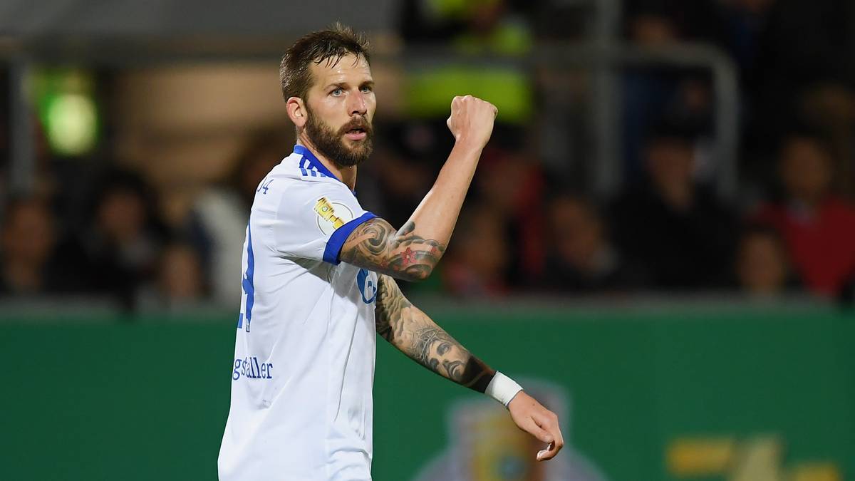 GUIDO BURGSTALLER: Im Gegensatz zu Caligiuri hatte sich der Österreicher schon in seiner Anfangszeit bei den Knappen beliebt gemacht. Trotz vermeintlicher technischer Schwächen schaffte es Burgstaller direkt, seinem Beruf als Torjäger nachzukommen 