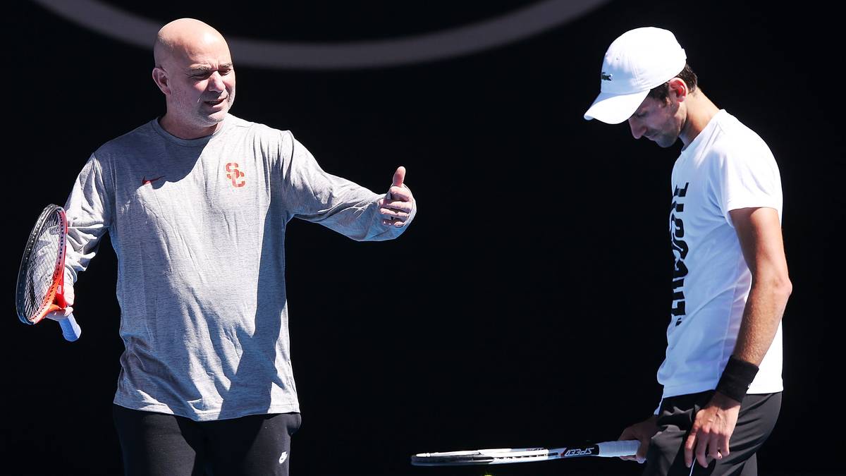 Im Mai 2017 befand Djokovic: Ein neuer Reiz muss her. Er engagierte einen berühmten Ex-Rivalen Beckers: ANDRE AGASSI